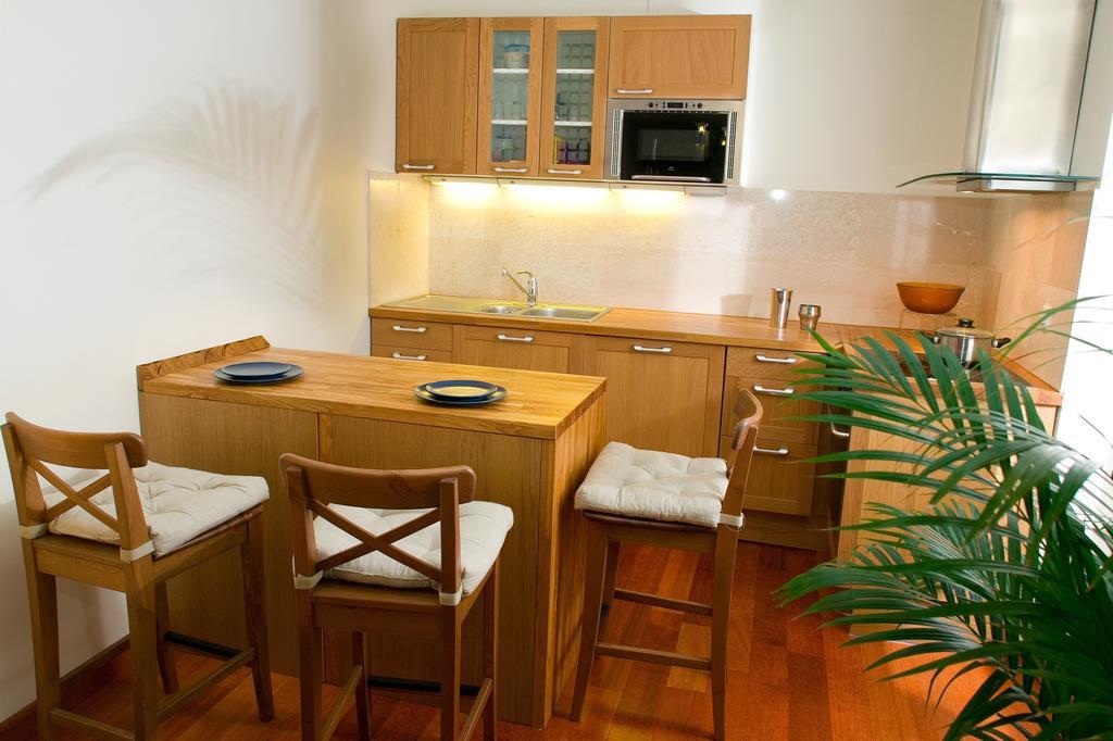Abbesses Montmartre Apartment パリ 部屋 写真